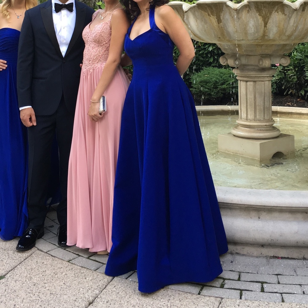 Gown/dress - Picture 3 of 5